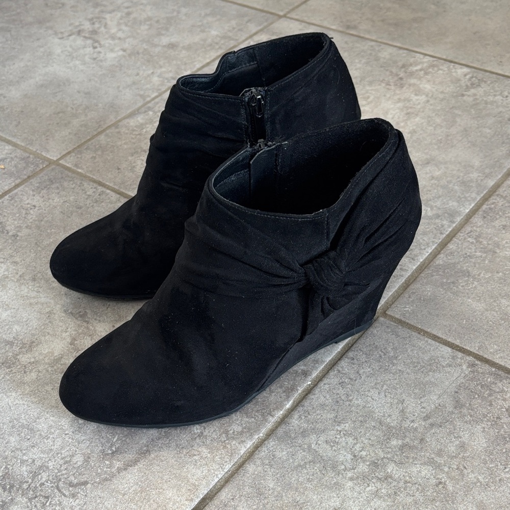 CL by Laundry Black Women's Wedge Ankle Boots